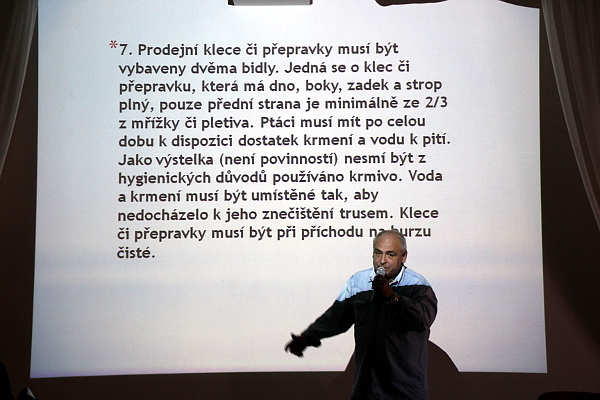 Řád ptačích burz poměrně podrobně popisuje povolené prodejní klece (Foto: Jan Potůček, Ararauna.cz)