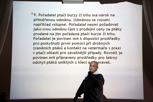 Pořadatelé burz nemají mí nárok na provizi z prodaných ptáků (Foto: Jan Potůček, Ararauna.cz)