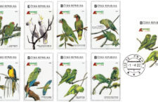 Papouščí zoo Bošovice vydala vlastní poštovní známky a pamětní obálky