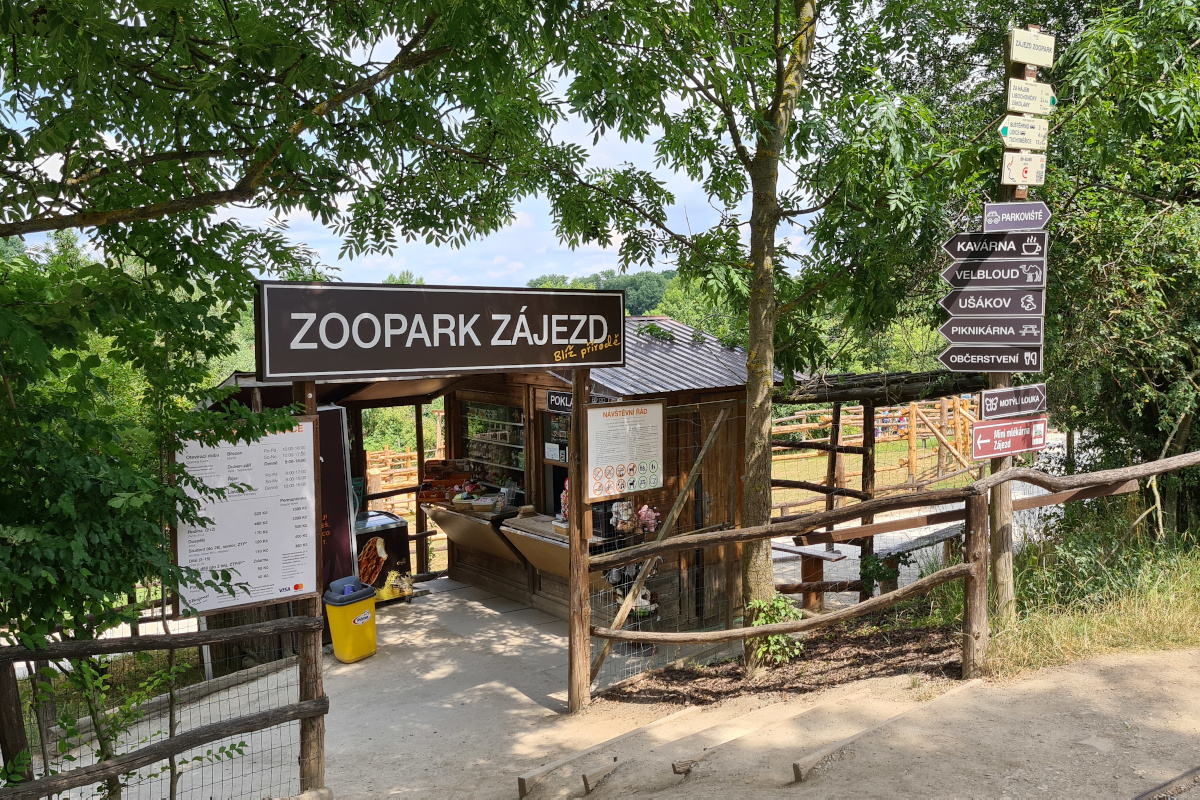 Zoopark Zájezd podporuje podpisovou akci proti pozitivním seznamům zvířat EU. Zřídil dvě podpisová místa