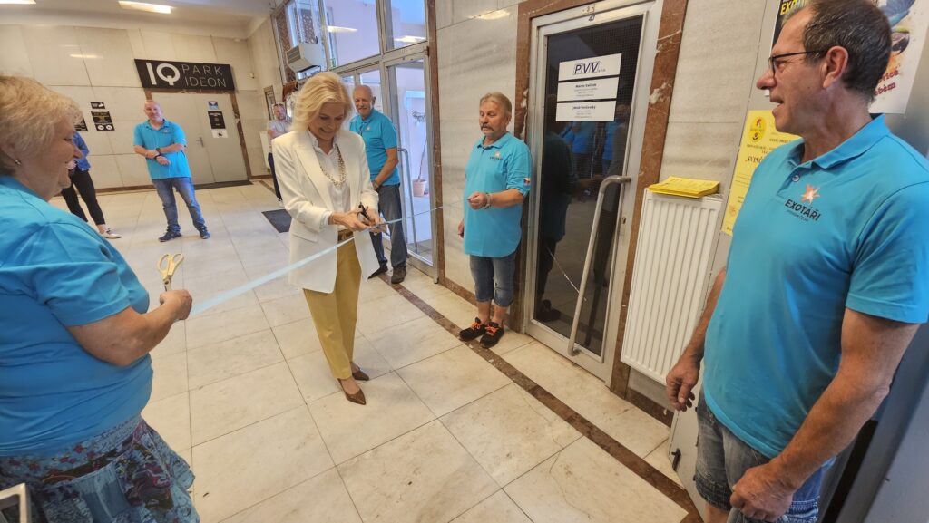 Výstavu slavnostně zahájila předsedkyně Zemědělského družstva Všestary na Hradecku Monika Nebeská, kandidátka do Senátu. Foto: Jan Potůček, Ararauna.cz